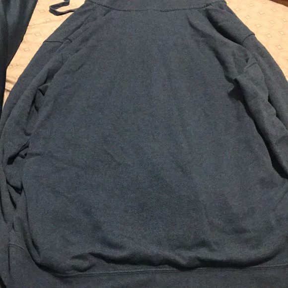 LIKE NEW!!!! Oakley size small zip up - Picture 3 of 3